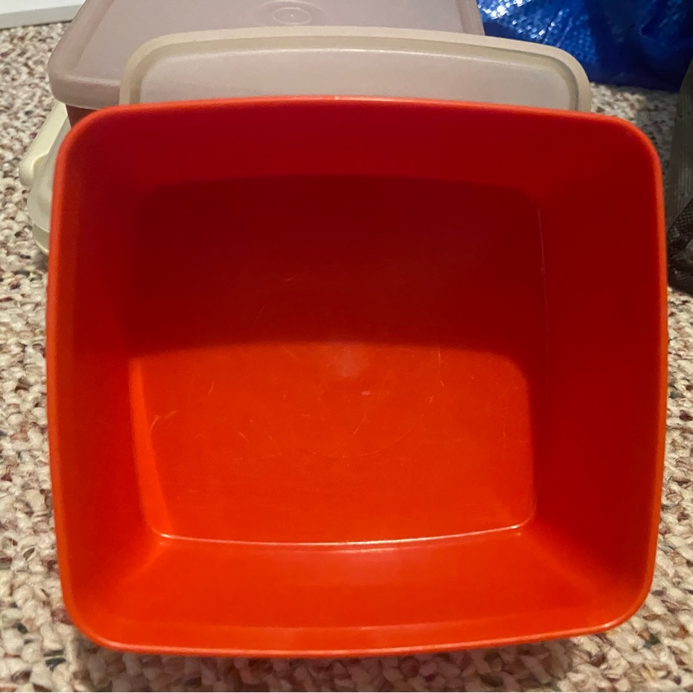 Various Vintage Tupperware Containers, square and pie - Picture 5 of 14